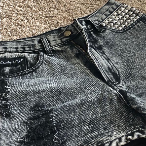 Black stonewashed Jean shorts - Picture 2 of 4